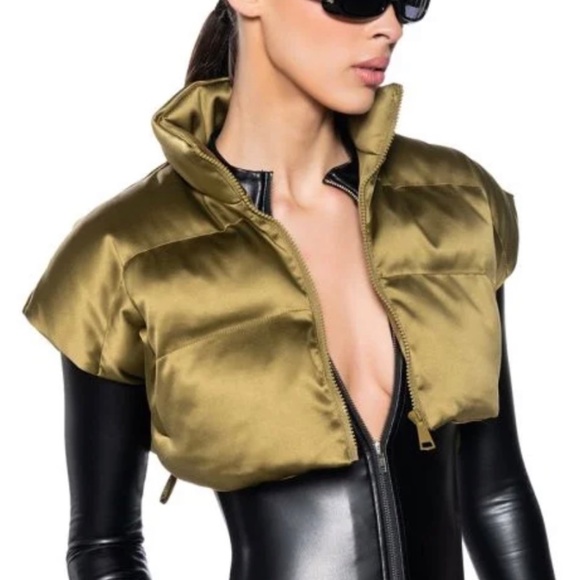 Olive Green Crop Puffer Vest - Picture 3 of 3